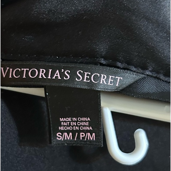 Victoria’s Secret Silky Satin Black Kimono Sleeve Belted Robe W/ Pockets Sz S/M - Picture 10 of 15